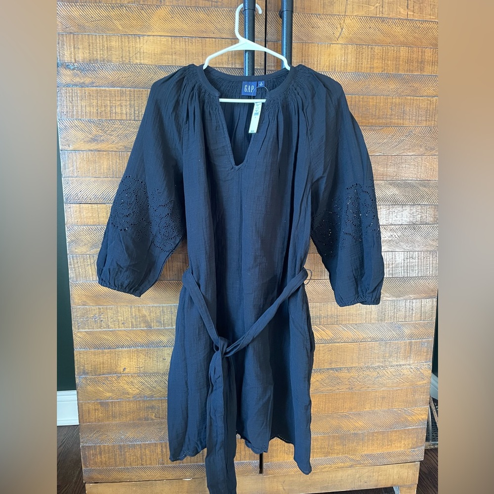Gap size S crinkle gauze embroidered mini dress